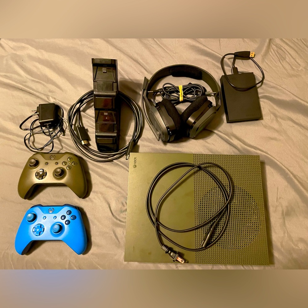Xbox one s (military green)